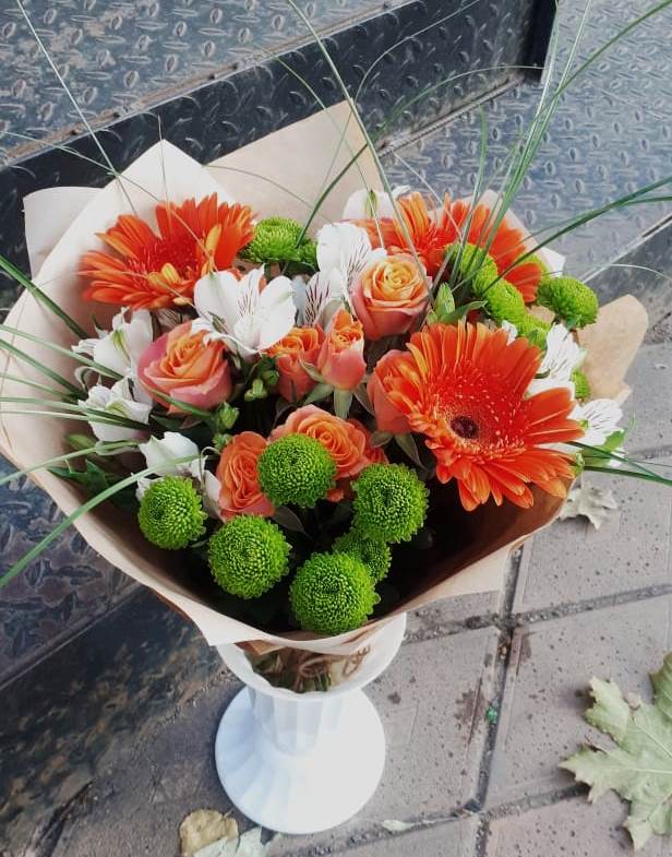 Букет цветов из: Герберы, Хризантемы, Альстромерии и Розы в Коле