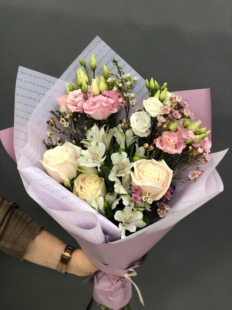 Букет цветов из: Альстромерии, Розы и Лизиантусы в Коле