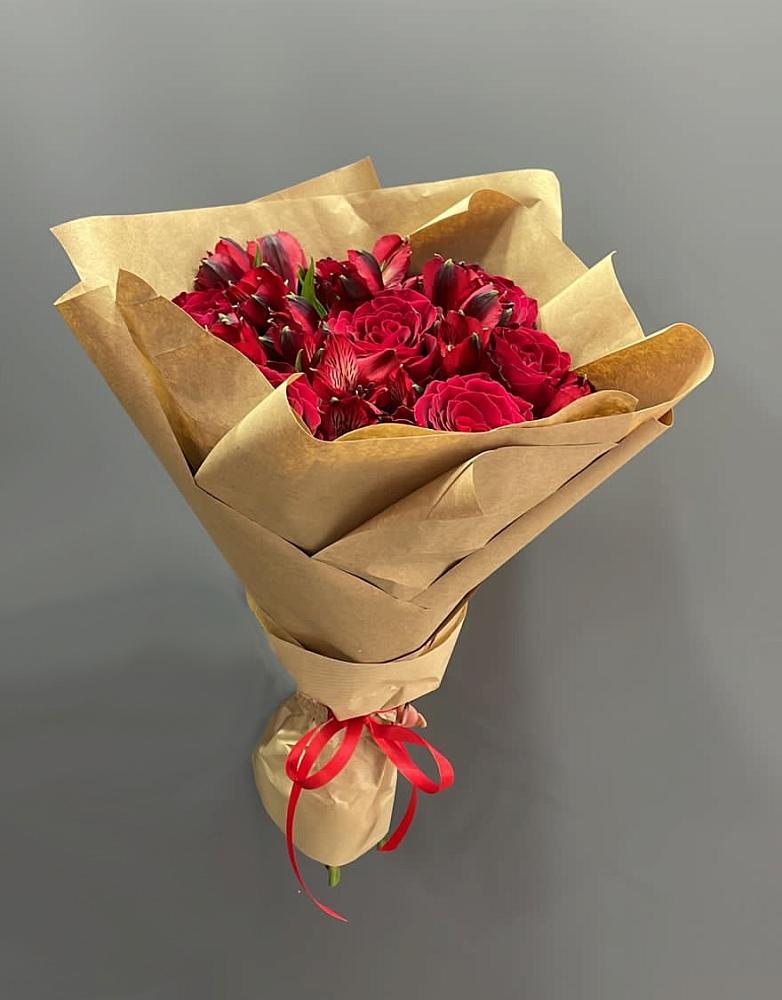 Букет цветов из: Альстромерии и Розы в Коле