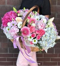 Композиция солнечный день в Коле Цветочная композиция из Розы, Хризантемы, Пионы и Лизиантусы в корзине в Коле