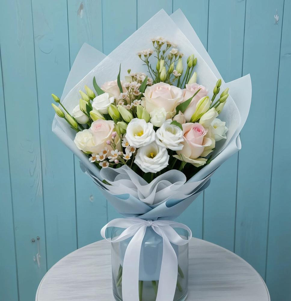 Букет цветов из: Розы и Лизиантусы в Коле