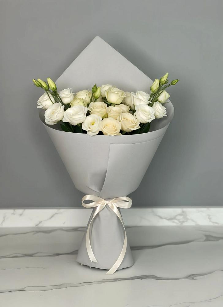 Букет цветов из: Розы и Лизиантусы в Коле