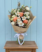 Букет цветов из:  Альстромерии, Лизиантусы, Розы и Хризантемы в Коле