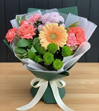 Букет цветов из:  Гвоздики, Розы, Герберы и Хризантемы #REPLACE_PRED# Коле