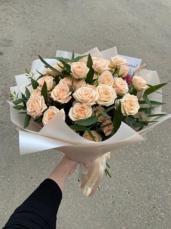 Букет Кремовые розы Латте в Коле
