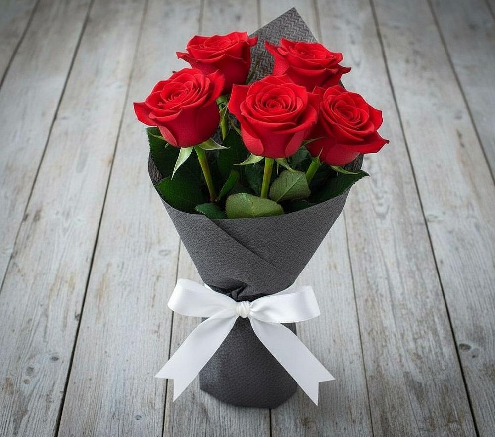 Букет 5 Красных роз Эдлесс Лав в Коле