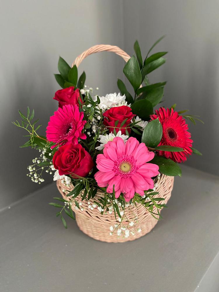 Цветочная композиция из Розы, Хризантемы и Герберы в корзине в Коле