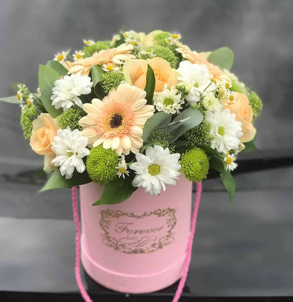 Цветочная композиция из Розы, Герберы и Хризантемы в шляпной коробке в Коле