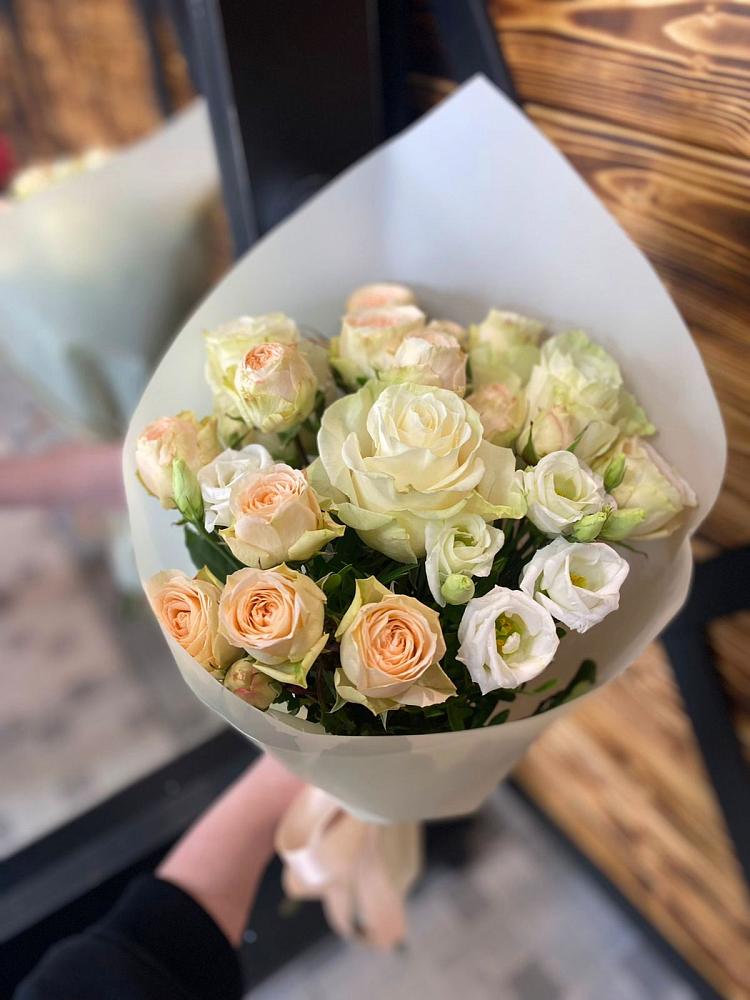 Букет цветов из: Розы и Лизиантусы в Коле